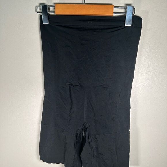NWOT SPANX OnCore High-Waisted Mid-Thigh Short L - Picture 6 of 8